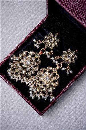 Orecchini in oro e perle Moghul