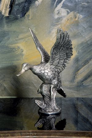 Gucci, anatra in metallo argentato