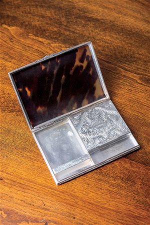 Trousse in argento 800 e tartaruga