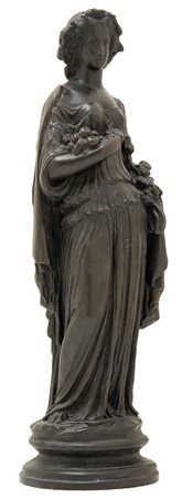 Renato Bertelli Vestale Terracotta dipinta, h. cm. 41,5 La scultura presenta...