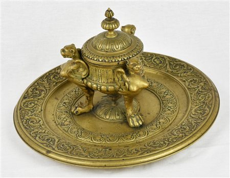 CALAMAIO IN BRONZO cesellato e decorato con cariatidi Italia, inizio XX...