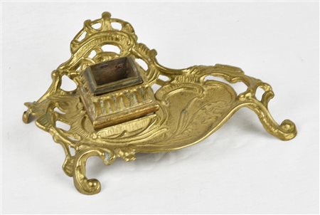 CALAMAIO IN BRONZO finemente cesellato Manca il coperchio Francia, inizio XX...