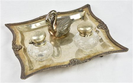 CALAMAIO IN SHEFFIELD a forma di vassoio sormontato da scultura a forma di...