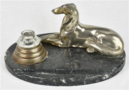 CALAMAIO IN MARMO decorando con cane levriero in antimonio argentato Francia,...