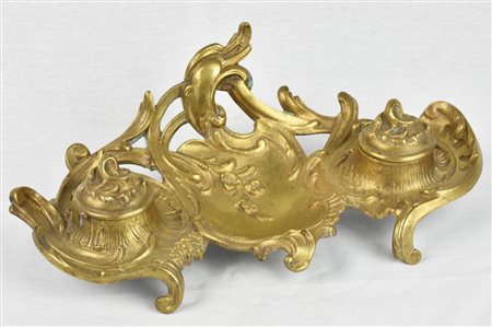 CALAMAIO IN BRONZO decorato a motivi floreali Francia, inizio XX secolo cm...