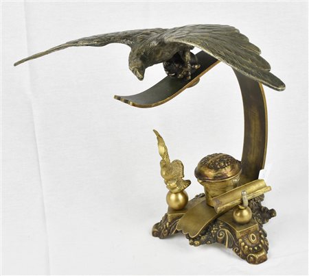 IMPORTANTE CALAMAIO IN BRONZO decorato con rapaci e volute Italia, inizio XX...