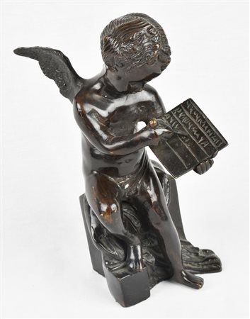 SCULTURA IN BRONZO raffigurante un putto che scrive Francia, meta' XIX secolo...
