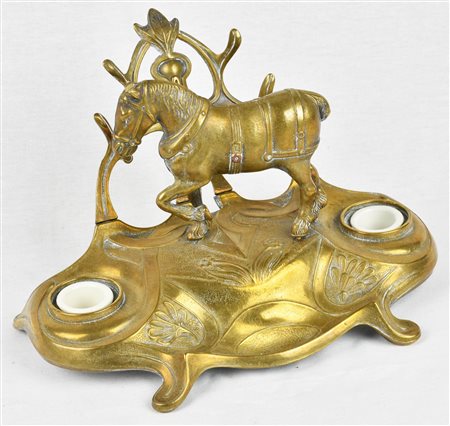 CALAMAIO IN BRONZO raffigurante un cavallo da tiro Italia, inizio XX secolo...