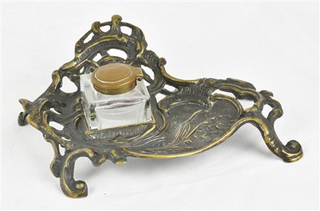 CALAMAIO IN BRONZO dorato e brunito Italia, inizio XX secolo cm 20x17x7