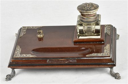 CALAMAIO IN LEGNO con decorazioni in metallo argentato Inghilterra, inizio XX...