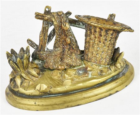 CALAMAIO IN BRONZO decorato con scene campestri Francia, meta' XIX secolo cm...