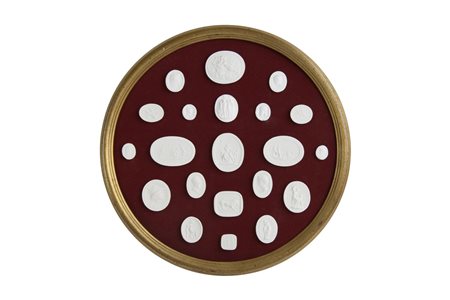 CORNICE CIRCOLARE contenente ventuno riproduzioni sia di cammei classici e...