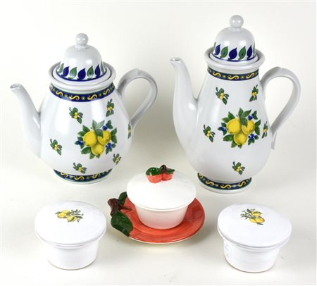 LOTTO DI CERAMICHE composto da: - teiera Mancioli, h cm 25 - caffettiera...