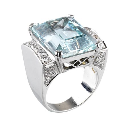 ANELLO IN ORO BIANCO, ACQUAMARINA E DIAMANTI montatura a fascia geometrica...