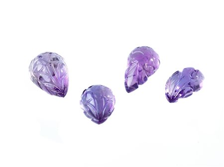LOTTO DI QUATTRO AMETISTE INTAGLIATE PER CT 75.17 di forma a goccia, mm...