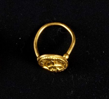 ANELLO IN STILE ETRUSCO DATAZIONE: inizi sec. XX MATERIA E TECNICA: oro a 24...