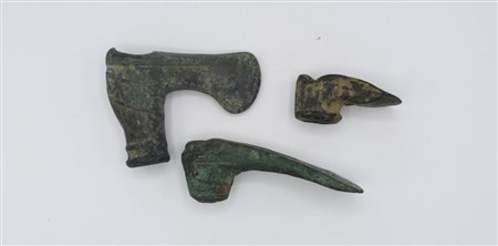 TRE ASCE LURISTAN DATAZIONE: VIII-VII sec. a. C. MATERIA E TECNICA: bronzo...
