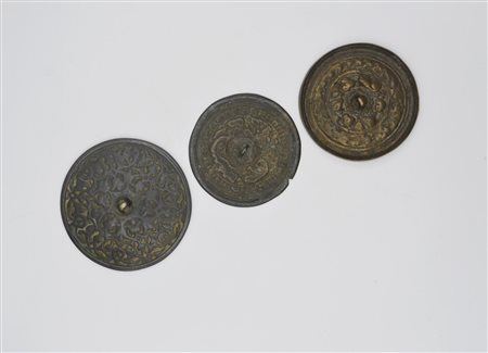 TRE SPECCHI ISLAMICI DATAZIONE: XVI-XVII sec. d. C MATERIA E TECNICA: bronzo...