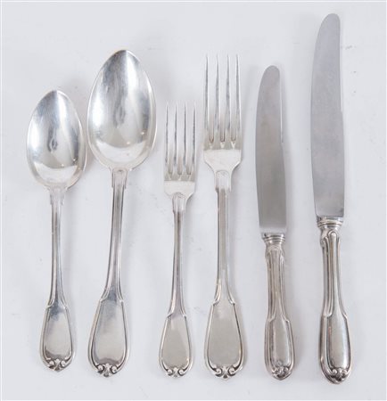 Argentiere parigino. Servizio da 12 persone in argento 800. Lotto composto da...