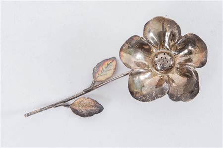 Brandimarte, Firenze, XX secolo. Saliera in argento 800, a forma di fiore....