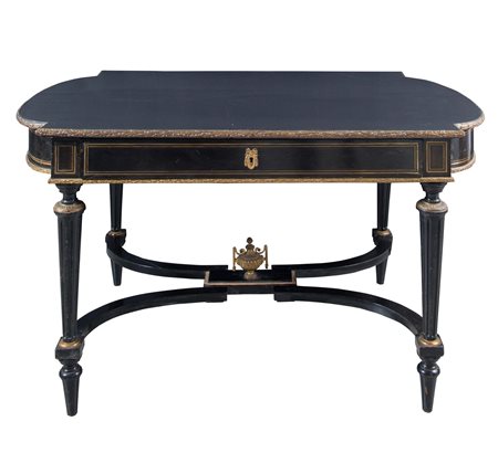 TAVOLINO Napoleone III. Francia, ultimo quarto del XIX secolo. Impiacciatato...