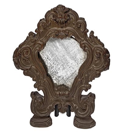 Cartagloria in legno ricoperto da ottone dorato. XIX secolo. Cm 35x30.