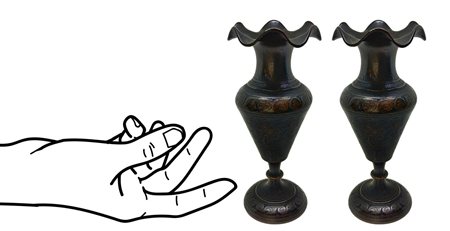 Coppia di piccoli vasi in metallo con smalti cloisonnÃ©. Bocca smerlata. XIX...
