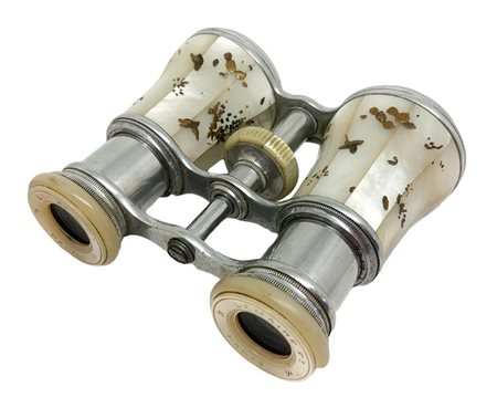 Binocolo da teatro in madreperla. Cm 8x10.