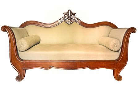 Divano in legno di noce, Sicilia, secolo XIX. Tappezzeria in ottimo stato, in...