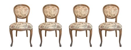 Quattro sedie in noce, XX secolo. H cm 96. Seduta H 48x46