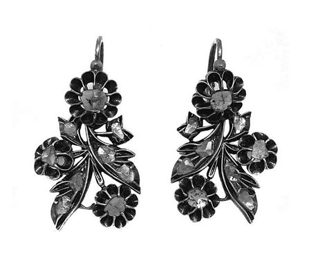 Orecchini in argento e diamanti taglio rosÃ¨. Gr11,8