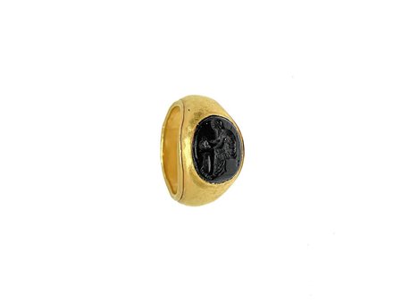 Anello sigillare per uomo con pietra dura di granato gr 9,2, XIX secolo.