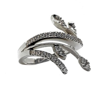 Anello in oro bianco con brillanti. Gr 6.5