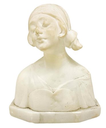 Mezzobusto in marmo bianco raffigurante giovane donna con foulard, inizi XX...