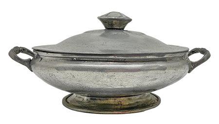 Antica zuppiera, punzone 95%, presa a fiore. Cm 14x28