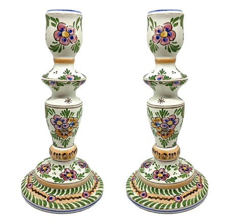 Coppia candelabri con decori floreali, D.P. Delft, P.M. All. H cm 20,5...