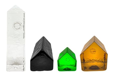 Gruppo n.4 fermacarte in vetro ghiacciato raffiguranti piccoli edifici...