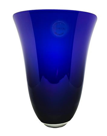 Vaso di forma cilindrica in vetro sommerso e incamiciato nei toni del blu,...