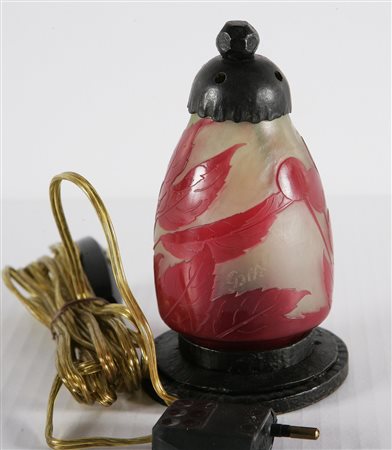 GALLE' EMILE (1846 - 1904) Piccola lampada troncoconica in vetro doppio,...