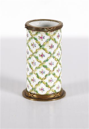 MANIFATTURA DI SEVRES Vasetto in porcellana con decorazioni ed applicazioni...