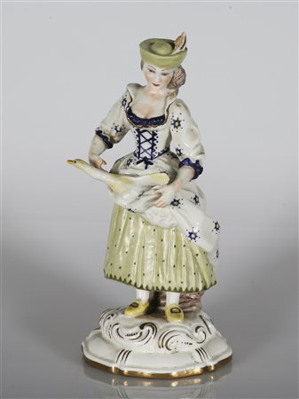 MANIFATTURA DI MEISSEN DEGLI INIZI DEL XX SECOLO Figura femminile con oca, In...