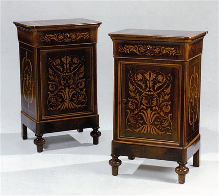 MANIFATTURA ITALIANA DELLA PRIMA META' DEL XX SECOLO Coppia di comodini a...