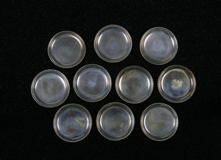 MANIFATTURA DEL XIX SECOLO Gruppo di cinque oggetti in argento e silverplate...