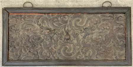 Pannello in legno intagliato a motivi di draghi tra nuvole. Cina, fine dinastia