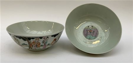 Coppia di ciotole in porcellana decorate con figure. 
Cina, inizio sec. XX (d.