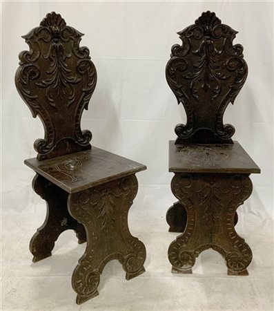 Coppia di scranni neorinascimentali in legno intagliato, fine secolo XIX (difet