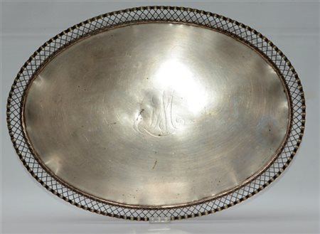 Grande vassoio ovale in argento e legno a fondo liscio con monogramma. Ringhier