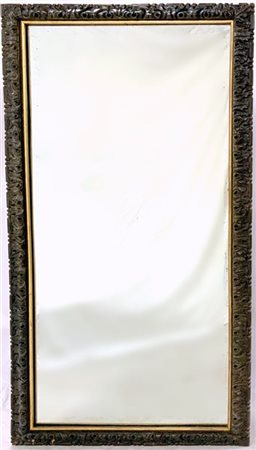 Specchiera con cornice in legno intagliato a motivi fogliacei (cm 151x71) (dife