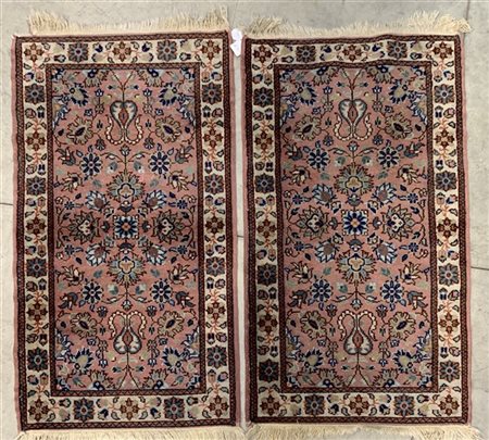 Lotto di due tappeti Sparta, Anatolia, secolo XX. Decoro floreale policromo su