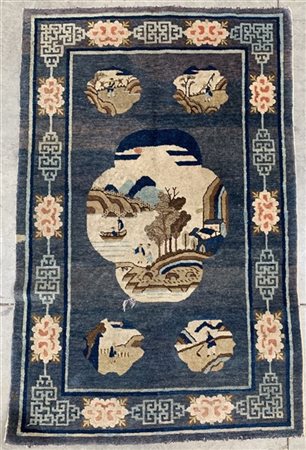 Tappeto Pao-Tao, Cina, inizio Secolo XX. Decoro pittorico con medaglione quadri